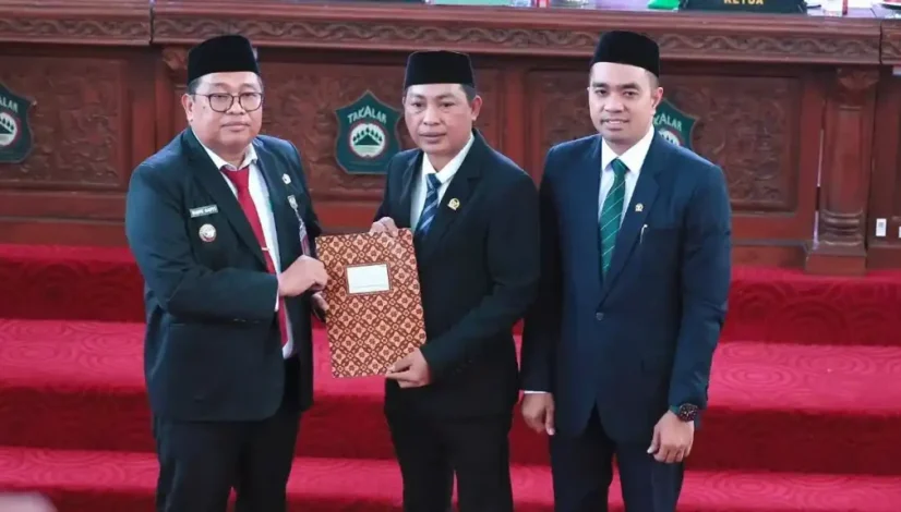 2026-04-30-Mohammad-Firdaus-Daeng-Manye-menerima-rekomendasi-LKPJ